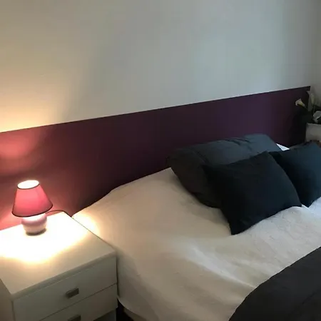 - Simple & Modern Hotel